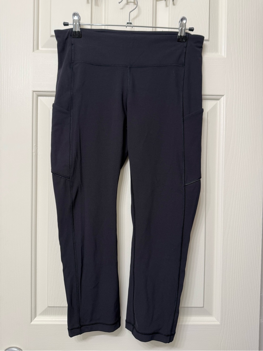 lululemon athletica Black Waist Capri 21in Leggings with Side Pockets and refl d